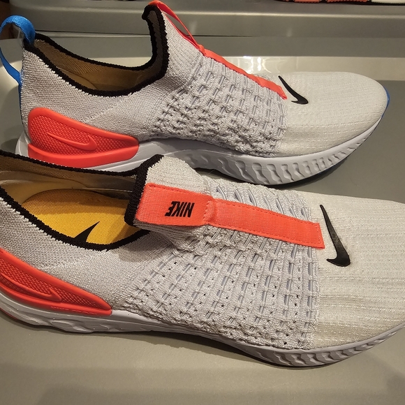 Nike React - Picture 1 of 2